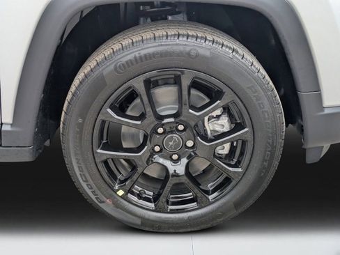 New 2026 Jeep Compass Latitude image 9