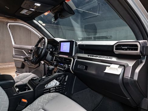 Used 2026 Toyota Tacoma SR5 AWD/4WD image 15