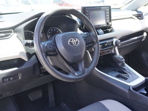 Used 2021 Toyota RAV4 XLE FWD image 12