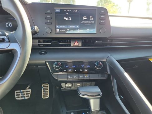 Used 2025 Hyundai Elantra Sport image 13