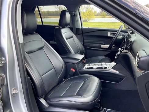 Certified 2023 Ford Explorer Limited AWD/4WD image 8