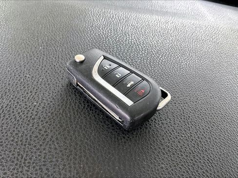 Used 2021 Toyota Camry SE FWD image 31