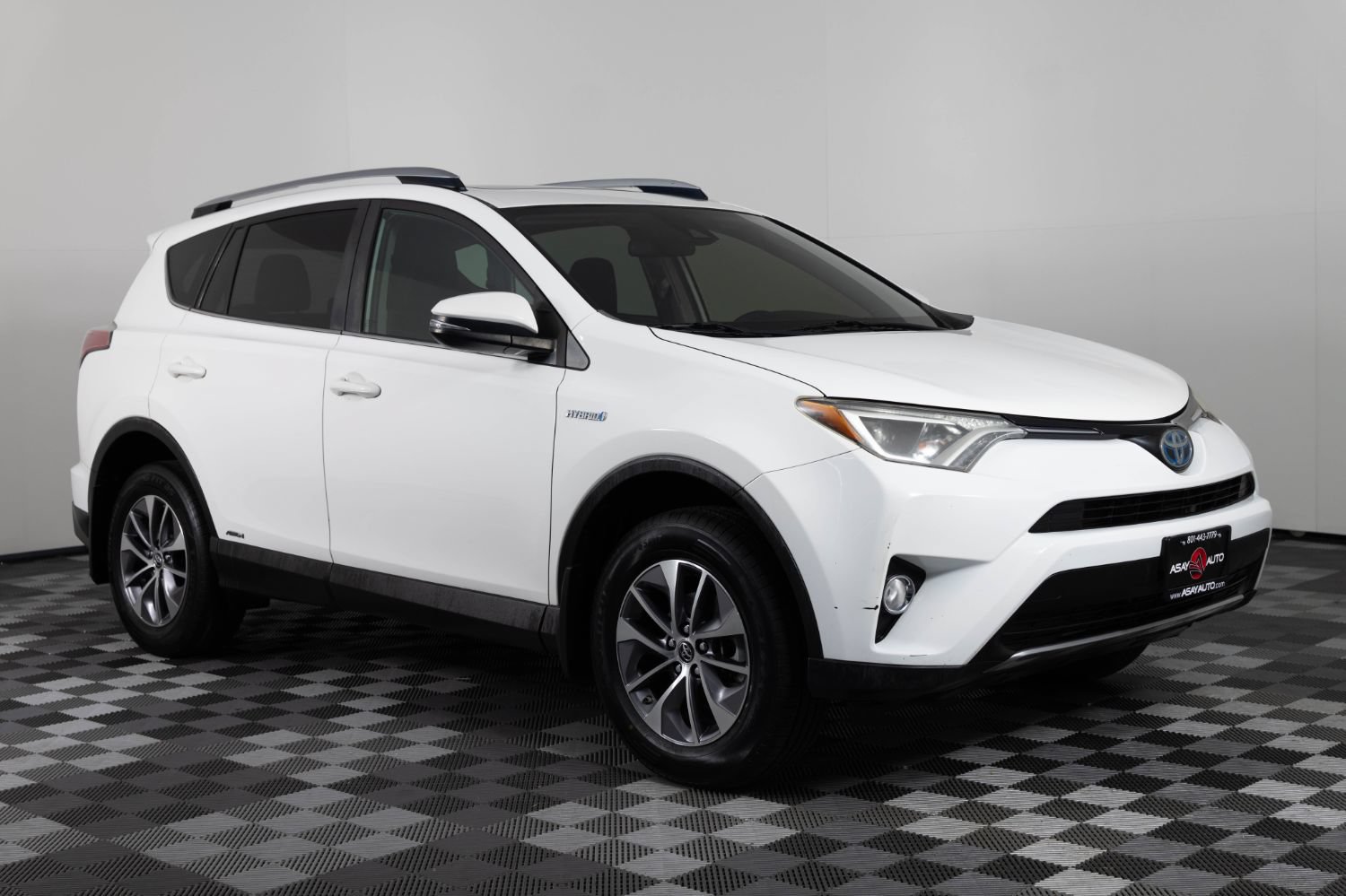 Used 2018 Toyota RAV4 XLE w/ Carpet Mat Package AWD/4WD image 10