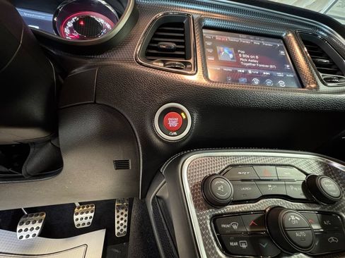 Used 2016 Dodge Challenger SRT Hellcat RWD image 29