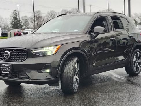 Certified 2025 Volvo XC40 B5 Plus image 6