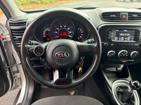 Used 2018 Kia Soul image 28