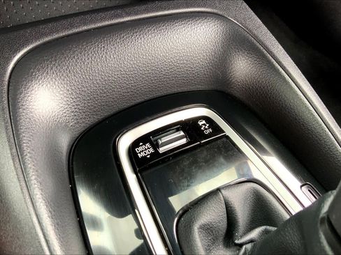 Used 2025 Toyota Corolla SE image 31