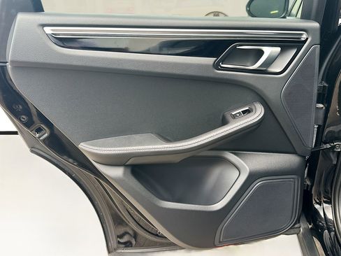 Used 2024 Porsche Macan Base image 28