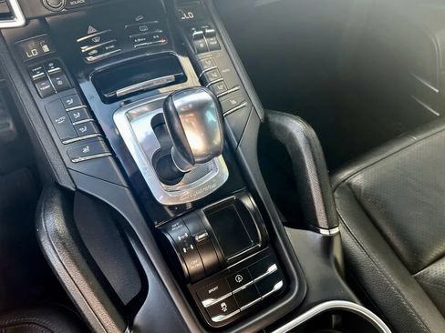 Used 2018 Porsche Cayenne AWD/4WD image 18