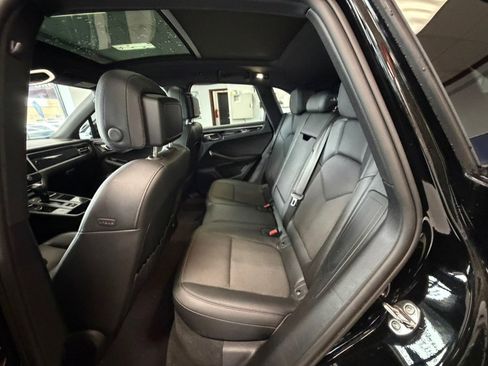 Used 2022 Porsche Macan AWD/4WD image 28