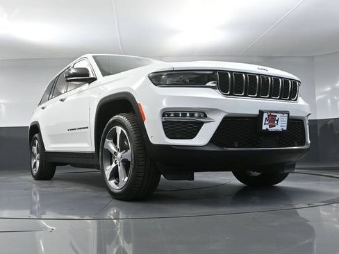 Used 2023 Jeep Grand Cherokee 4WD 4xe w/ Luxury Tech Group II image 59
