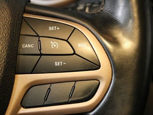 Used 2017 Jeep Cherokee Limited w/ Luxury Group image 22