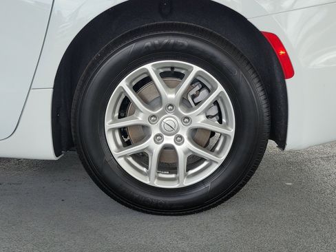 New 2026 Chrysler Pacifica Select image 7