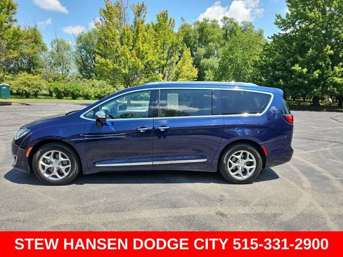 Used 2017 Chrysler Pacifica Limited w/ Advanced Safetytec Group FWD image 1