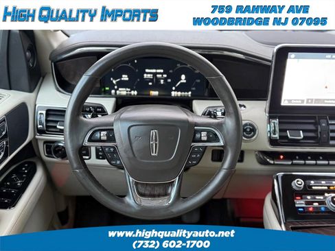 Used 2018 Lincoln Navigator Select w/ Technology Package AWD/4WD image 30