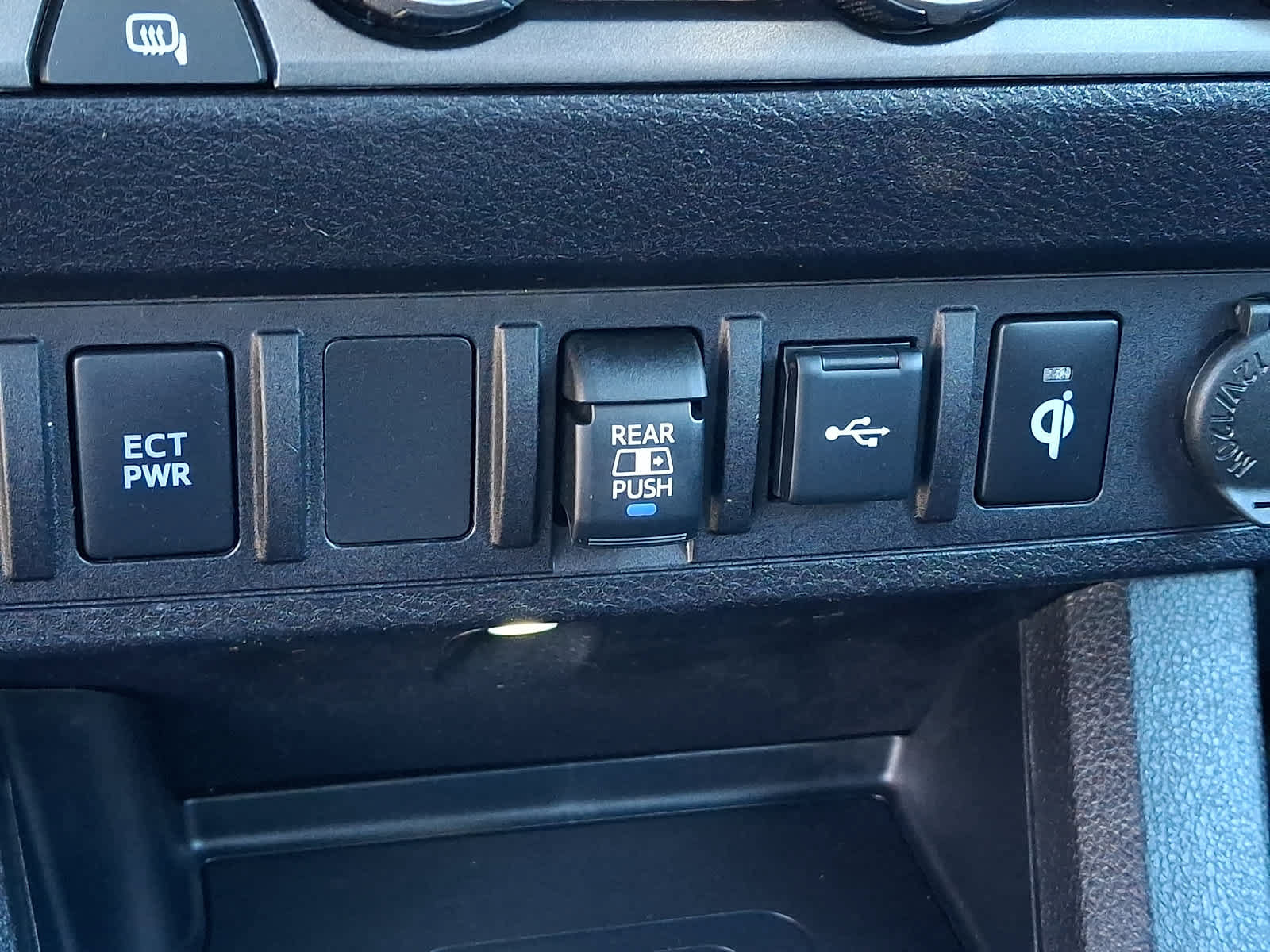 Used 2022 Toyota Tacoma TRD Sport AWD/4WD image 27