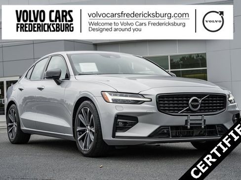 Certified 2022 Volvo S60 B5 Momentum w/ Premium Package image 1
