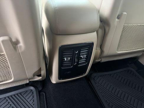 Used 2019 Jeep Grand Cherokee Laredo RWD image 22
