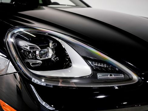 Used 2023 Porsche Cayenne Platinum Edition image 46