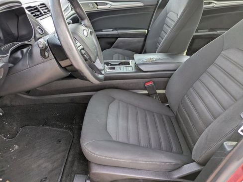 Used 2019 Ford Fusion SE image 11