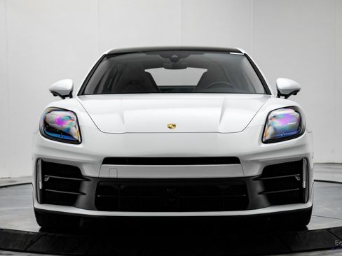 Used 2025 Porsche Panamera w/ Premium Package image 24