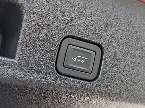 Certified 2025 Chevrolet Traverse Z71 w/ Driver Confidence Package AWD/4WD image 28
