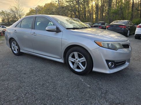 Used 2012 Toyota Camry SE image 3