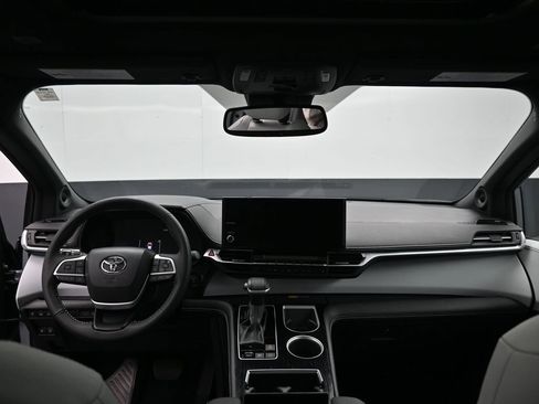 Certified 2025 Toyota Sienna XSE w/ XSE Plus Package image 29