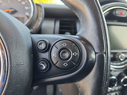 Used 2018 MINI Cooper 4-Door Hardtop FWD image 23