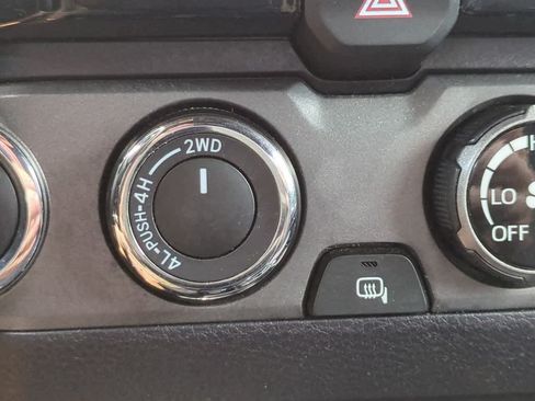 Used 2018 Toyota Tacoma TRD Off-Road AWD/4WD image 22