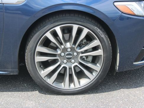 Used 2017 Lincoln Continental Reserve w/ Climate Package FWD image 12
