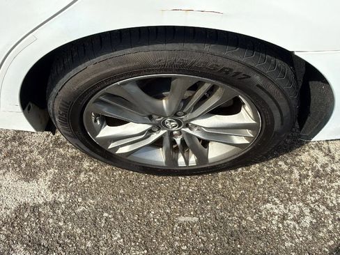 Used 2017 Toyota Camry SE image 35