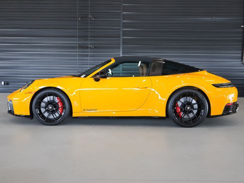Certified 2025 Porsche 911 Targa 4 GTS AWD/4WD image 2