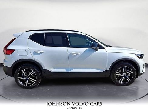 New 2026 Volvo XC40 B5 Core w/ Climate Package image 5