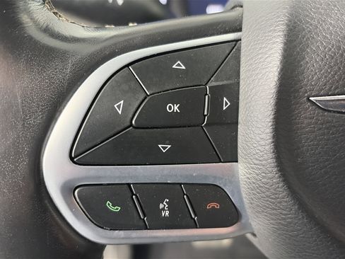 Used 2021 Chrysler Pacifica Touring-L image 32