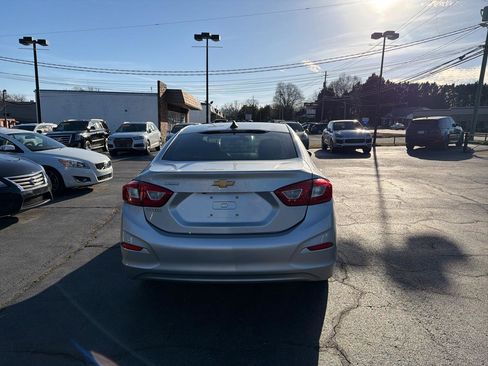 Used 2018 Chevrolet Cruze LS image 4