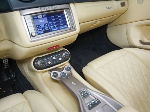 Used 2012 Ferrari California RWD image 40