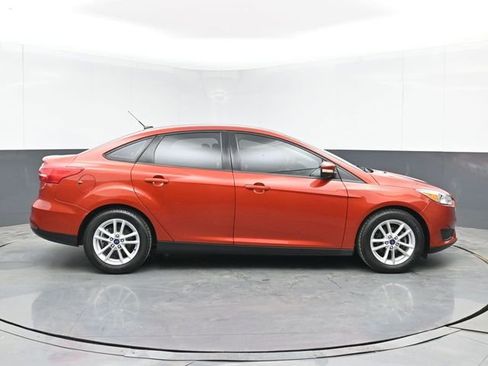 Used 2018 Ford Focus SE w/ Cold Weather Package image 15