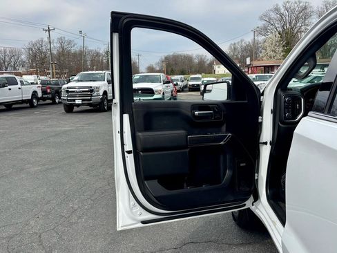 Used 2020 Chevrolet Silverado 1500 LTZ w/ LTZ Convenience Package AWD/4WD image 13