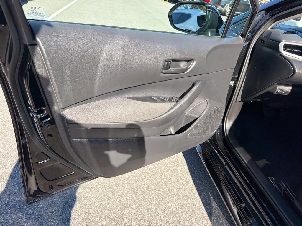 Used 2025 Toyota Corolla LE FWD image 10