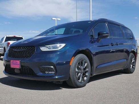 Used 2021 Chrysler Pacifica Touring-L w/ S Appearance Package FWD image 1