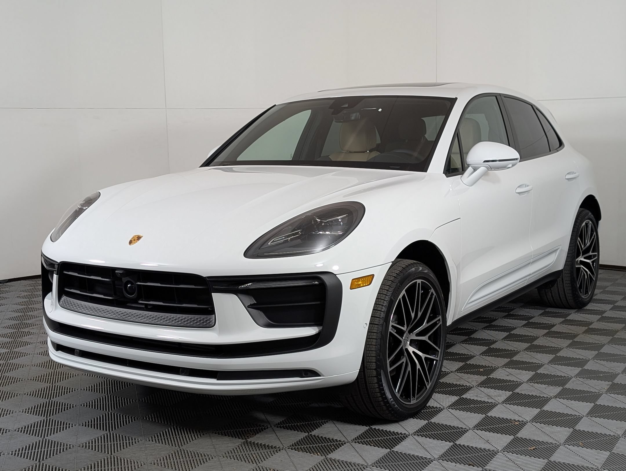 Certified 2026 Porsche Macan AWD/4WD image 1
