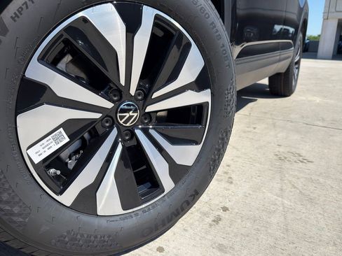 New 2026 Volkswagen Atlas SE FWD image 4