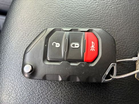 Used 2025 Jeep Wrangler Unlimited Sport AWD/4WD image 21