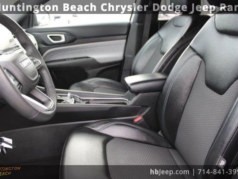 Used 2023 Jeep Compass Latitude image 32