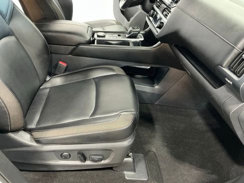 Used 2024 Nissan Pathfinder SL AWD/4WD image 16