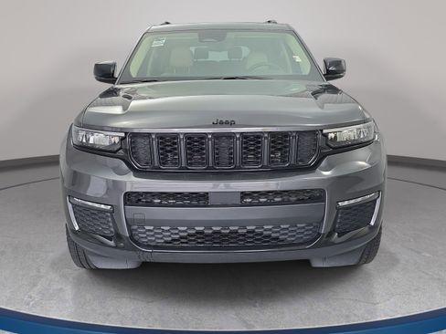 Used 2022 Jeep Grand Cherokee L Limited w/ Black Appearance Package RWD image 2