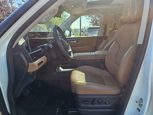 Used 2025 INFINITI QX80 Sensory AWD/4WD image 23
