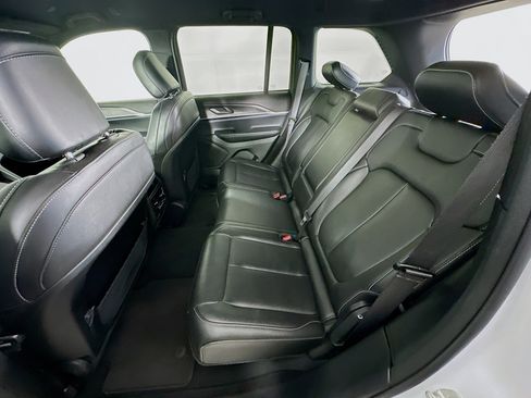 Used 2024 Jeep Grand Cherokee Limited w/ Black Appearance Package image 26