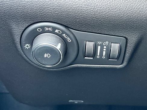 Used 2025 Jeep Compass Trailhawk AWD/4WD image 35